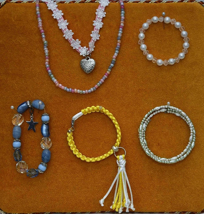 Schmuck &amp; Accessoires: Selbst gestaltete Armbänder, Ketten und Accessoires