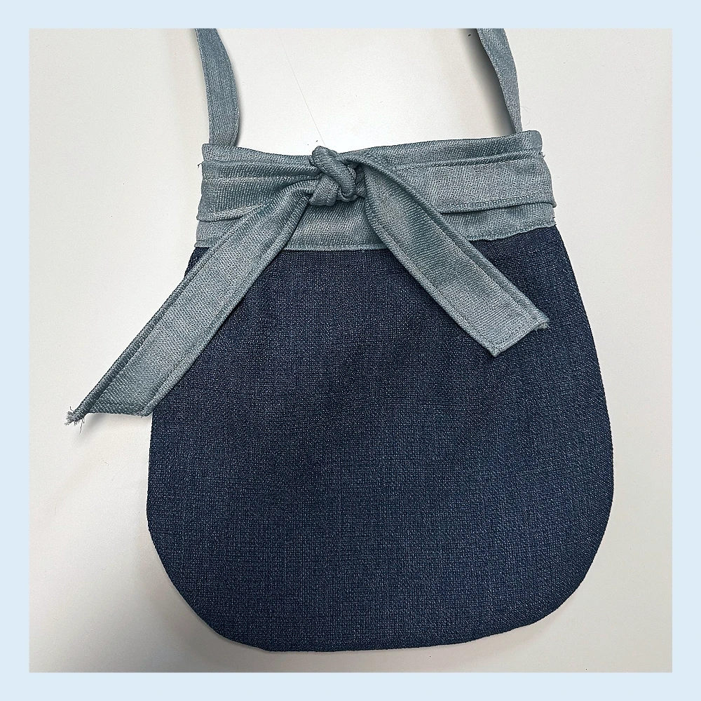 Selbst genähte und dekorierte Stofftasche