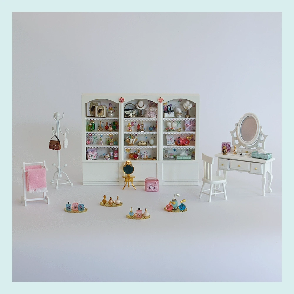 Mini Parfumerie mit Miniaturen