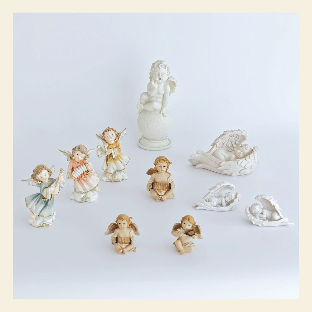 Geschenkdekoration mit kleinen Figuren