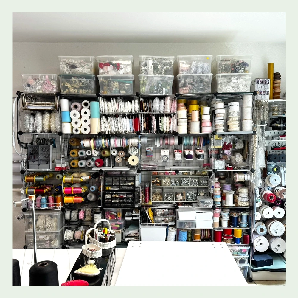 Garne und Stickmaterial im Nähatelier