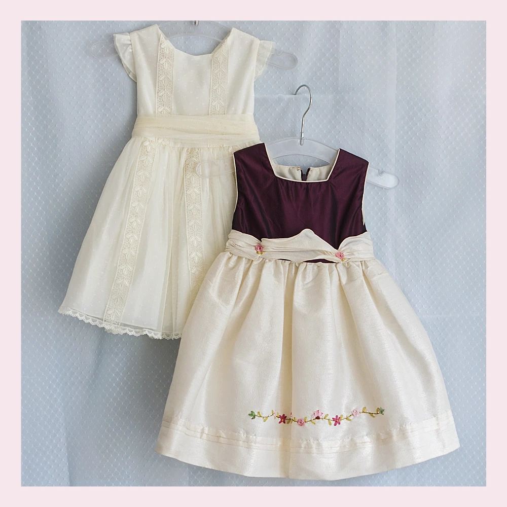 Festliche Kinderkleider in Creme und Bordeaux